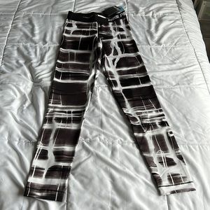 NWT Nike Pro Training Leggings Black and White Print